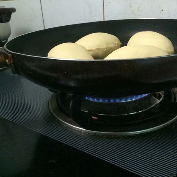 Cách làm bánh mì nhân trứng sữa thơm ngon bằng chảo, bếp gas đơn giản tại nhà